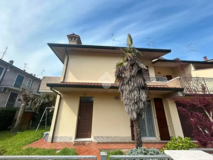 Casa con 5 locali in vendita in Via Luigi dal Pane, Ravenna