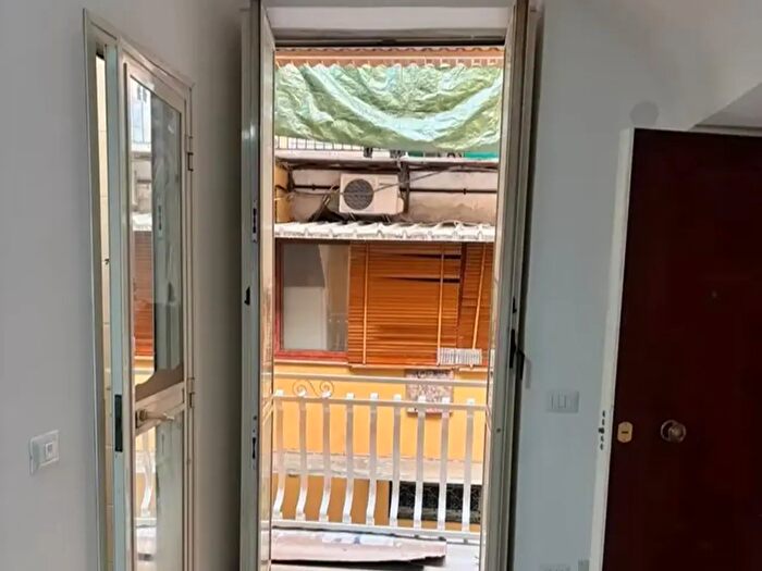 Appartamento bilocale in affitto in Via Antonio Villari, Napoli