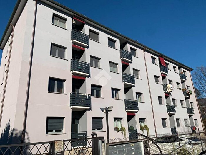 Appartamento trilocale in affitto in Via Canturina, Albate Muggiò, Como