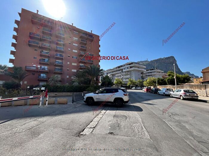 Appartamento trilocale in vendita in Via Papa Pio X Palermo Pa Italia, Palermo