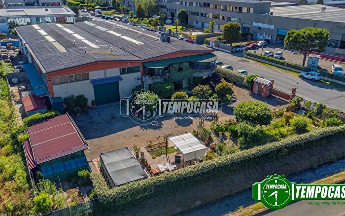 Casa trilocale in vendita in Via Gran Sasso, Bareggio