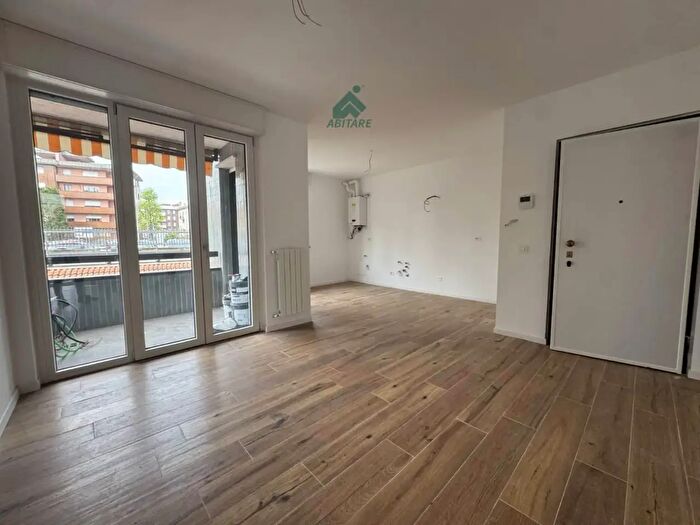 Appartamento trilocale in vendita in Via Caviglia, Rho