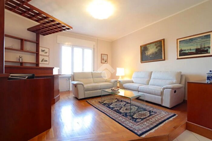 Appartamento con 5 locali in vendita in Via Maria Bensi, Alessandria