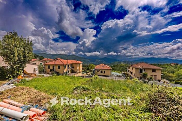 Casa trilocale in vendita in Via Oneto, San Colombano Certenoli