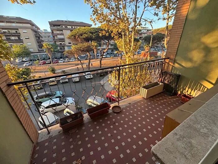 Appartamento trilocale in vendita in Via Isole del Capo Verde, Roma