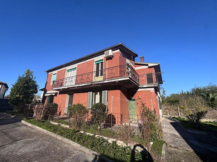 Casa con 10 locali in vendita in Patrica