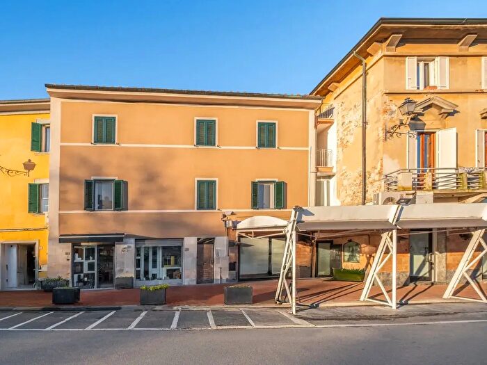 Appartamento con 5 locali in vendita in Bientina