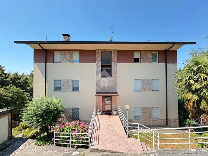 Appartamento trilocale in vendita in Via Carenno, Calolziocorte