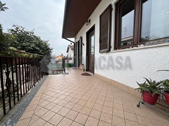 Case in Vendita e in Affitto - 2