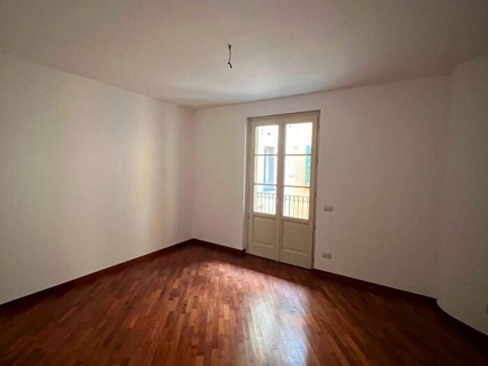 Appartamento trilocale in affitto in Via Giacomo Leopardi, Centro, Varese