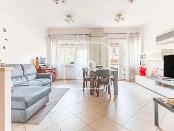 Appartamento quadrilocale in vendita in Via Esperide, Roma