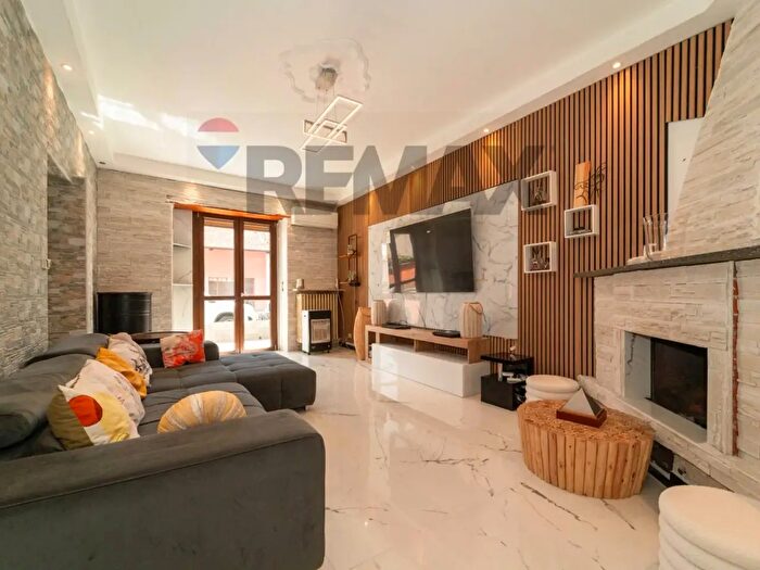 Casa con 13 locali in vendita in Via Italia, Mazze
