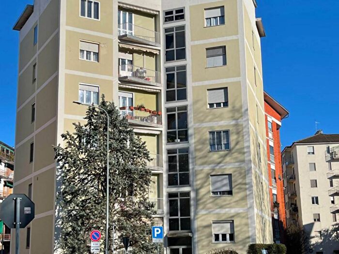 Appartamento trilocale in affitto in Via Alzaia, Città Giardino, Pavia