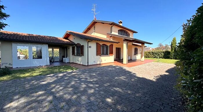 Casa con 8 locali in vendita in Via Rolando Caciolli SantIppolito Prato Toscana Italia, Prato