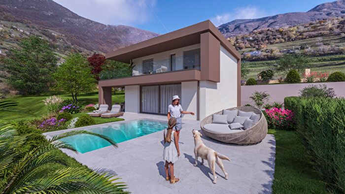 Casa in vendita in Via Sant Antonio, Sale Marasino