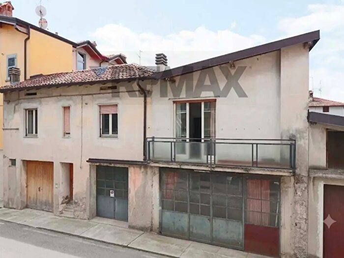 Casa quadrilocale in vendita in Via Aprile, Brembate Di Sopra