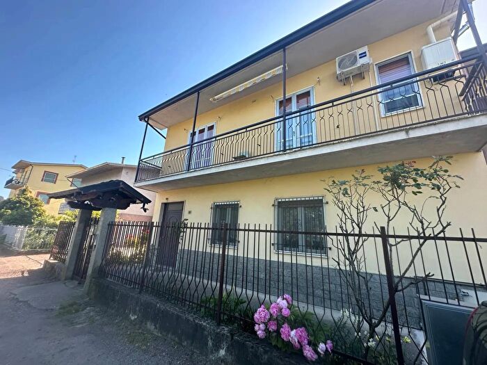 Appartamento con 5 locali in vendita in Rosa Nera, Broni