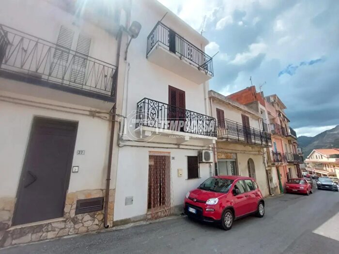 Casa con 5 locali in vendita in Via Macello, Santa Lucia Del Mela