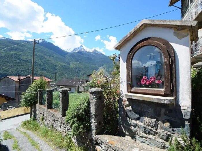 Casa quadrilocale in vendita in Strada Chameran Alta, Chatillon