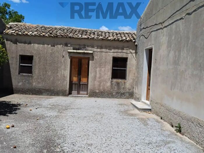 Casa con 8 locali in vendita in Cda Cannizzara Ciancia, Modica