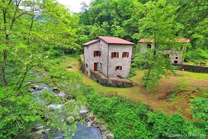 Casa con 12 locali in vendita in Borgallo, Pontremoli