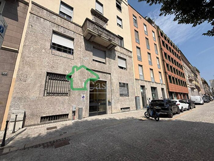 Appartamento trilocale in affitto in Largo Francesco Richini, Missori, Milano