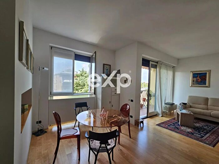 Appartamento trilocale in vendita in Via Amilcare Ponchielli, Monza