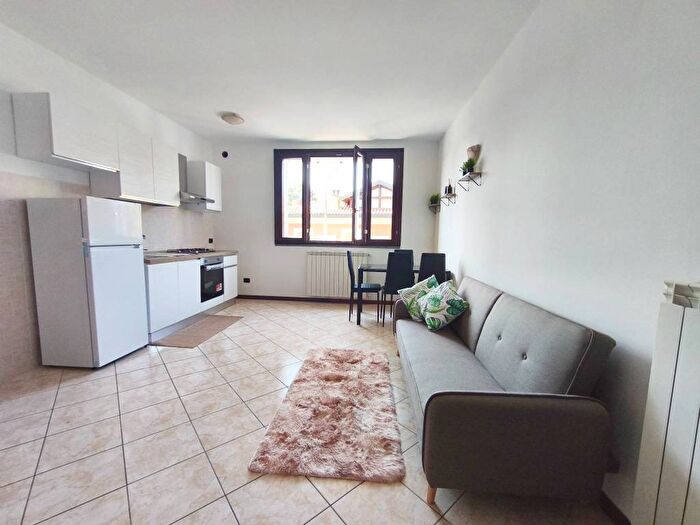 Appartamento bilocale in affitto in Via Torino, Santissimi Apostoli, Busto Arsizio
