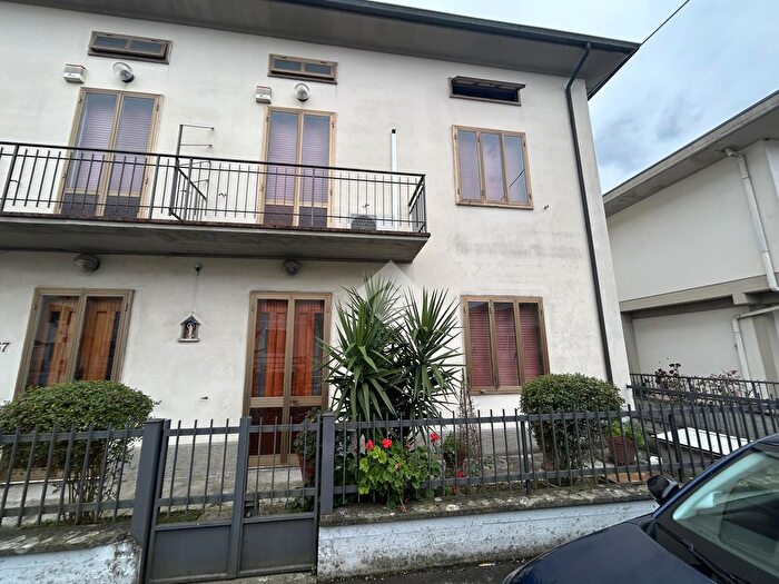 Casa con 6 locali in vendita in Via Trento, Agliana