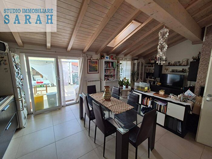 Appartamento con 9 locali in vendita in Via Pisacane, Viareggio