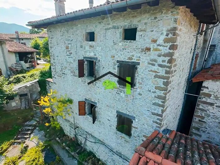 Appartamento trilocale in vendita in Via Corte di Sotto, Frisanco