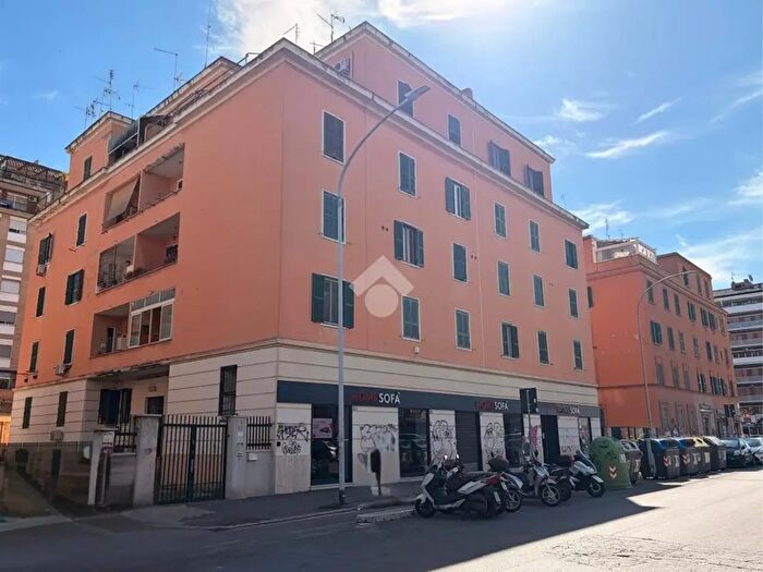 Appartamento bilocale in vendita in Via Tuscolana, Roma