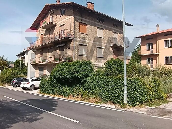 Appartamento con 14 locali in vendita in Via Aprile Snc, Gualdo Tadino