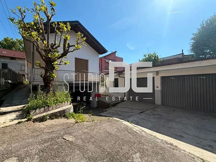 Casa quadrilocale in vendita in Via Bergamo, Cesano Maderno