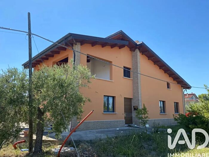Casa con 8 locali in vendita in Contrada San Giovanni, Controguerra