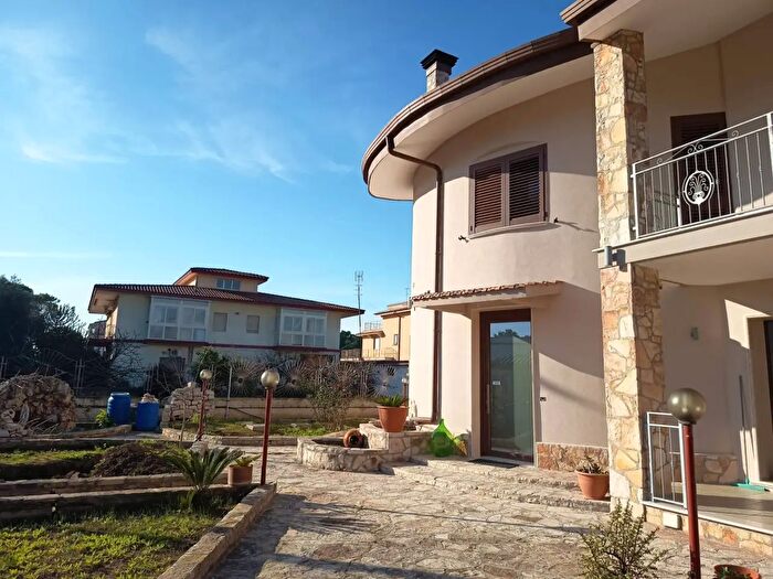 Appartamento con 6 locali in vendita in Via Palamiti, Taranto