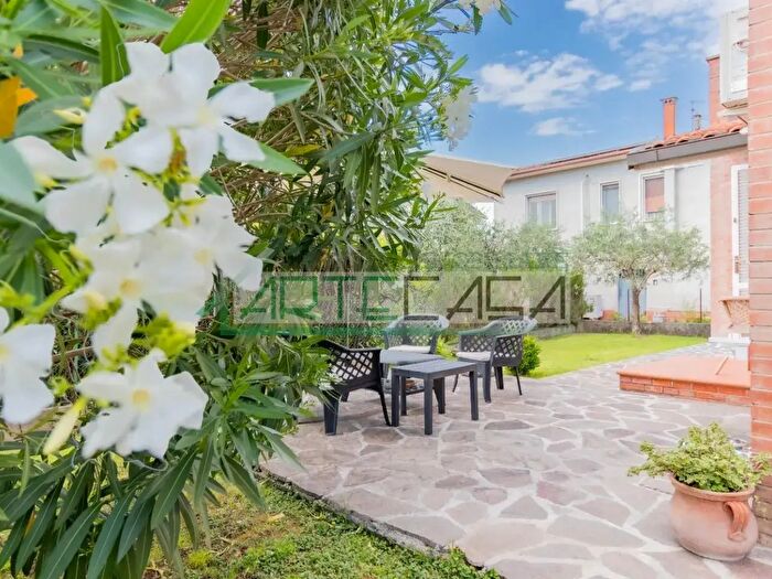 Casa con 6 locali in vendita in San Giuliano Terme
