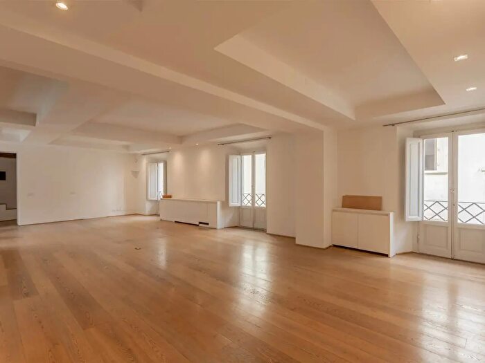 Appartamento con 5 locali in affitto in Firenze