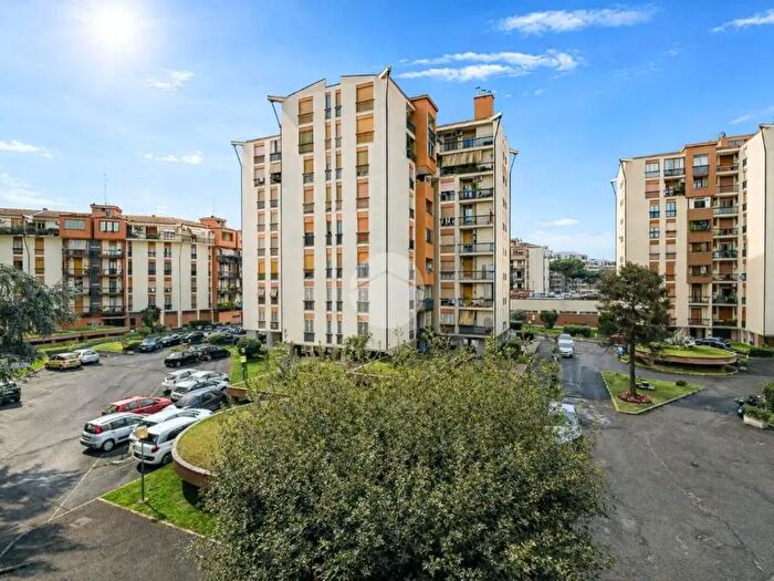 Appartamento trilocale in vendita in Via Filippo Fiorentini, Roma