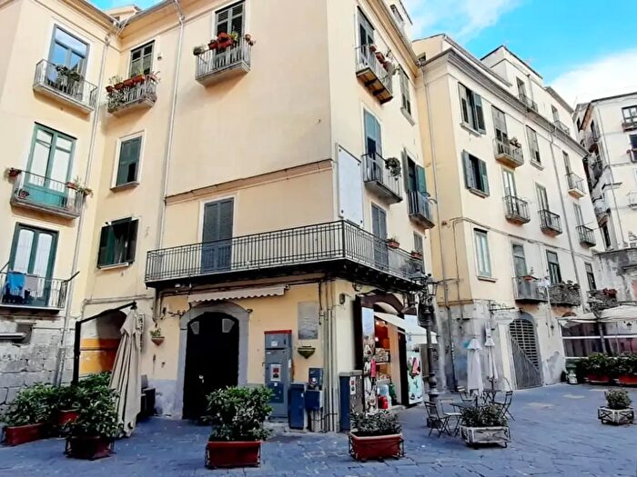 Appartamento bilocale in vendita in Piazza Sedile del Campo, Salerno