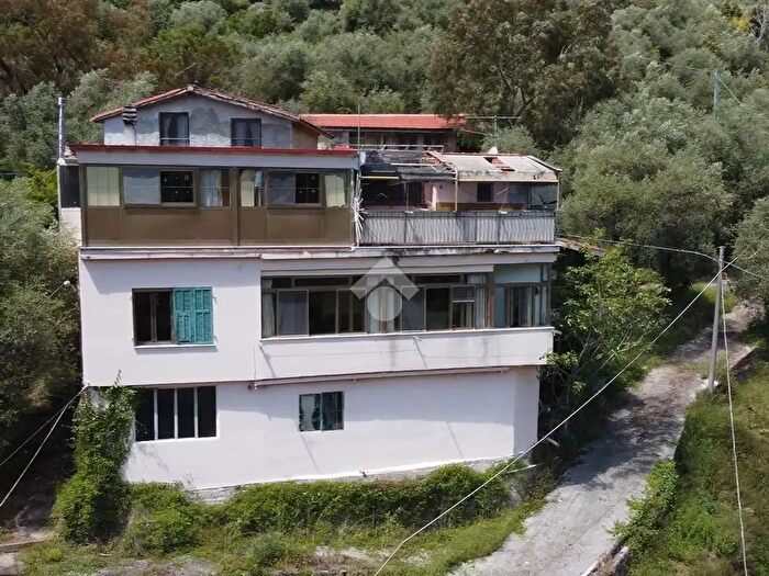 Casa con 9 locali in vendita in Strada Vicinale Pozzuolo, Dolceacqua