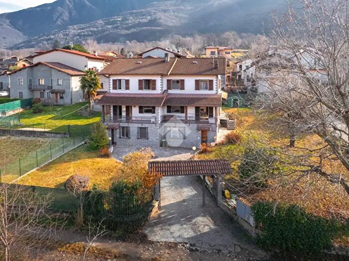 Casa con 6 locali in vendita in Via Partigiani dItalia, Colico