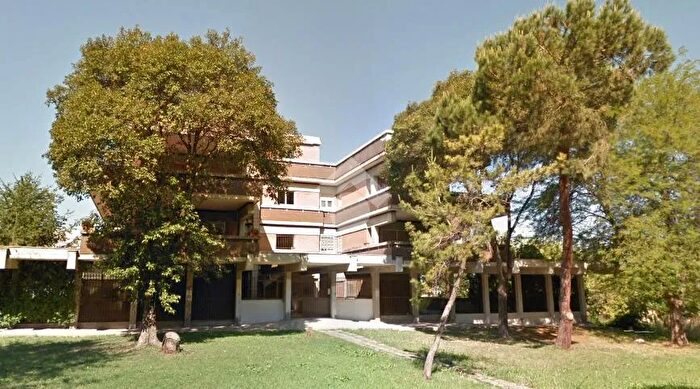 Appartamento quadrilocale in vendita in Via Filippo De Grenet, Roma