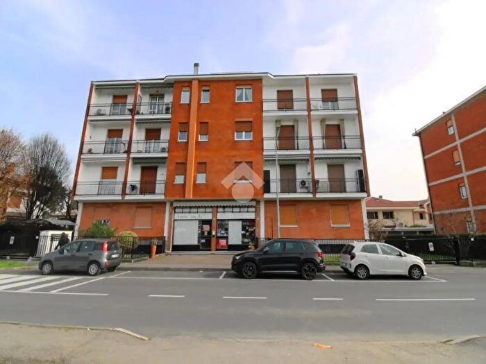 Appartamento trilocale in vendita in Via C Ferrini, Arcore