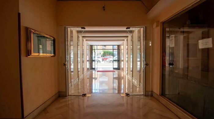 Appartamento trilocale in vendita in Via Flavio Stilicone, Roma