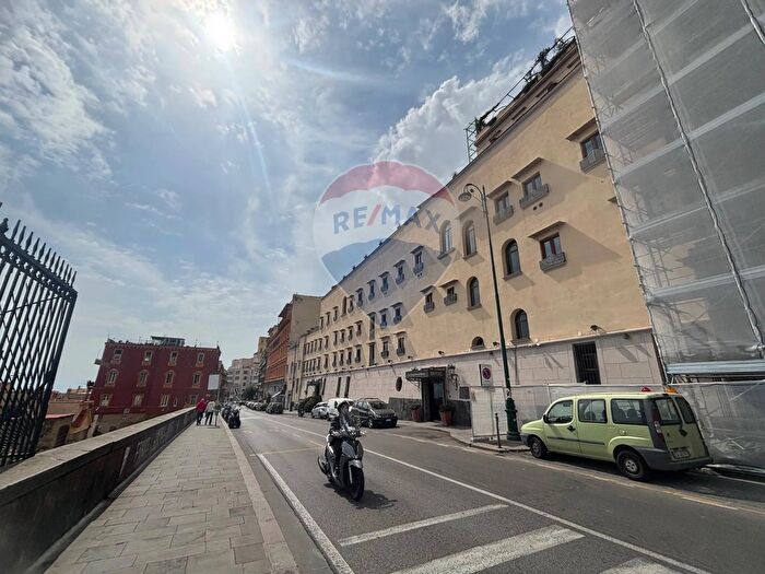 Appartamento con 9 locali in vendita in Corso Vittorio Emanuele, Napoli