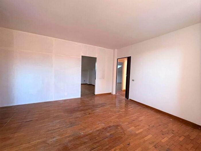 Appartamento quadrilocale in vendita in PZza Carducci, Cecina