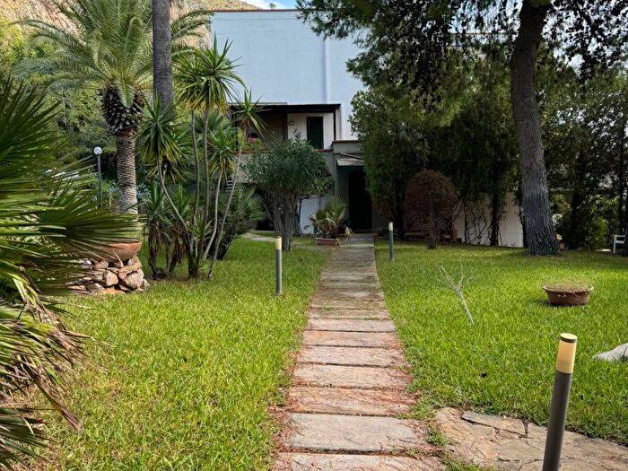 Casa con 6 locali in affitto in Via Diomede, Mondello Valdesi, Palermo