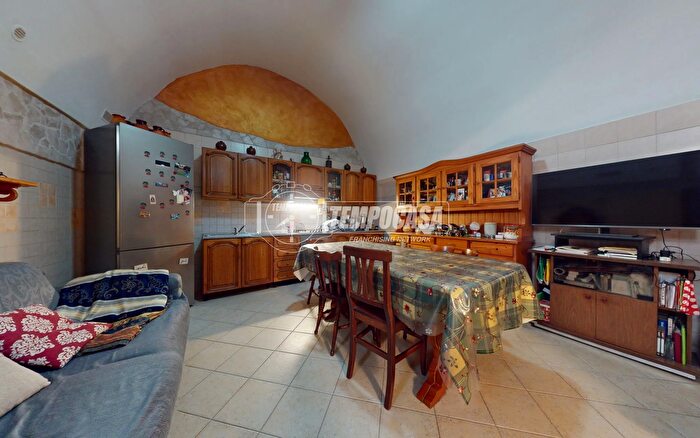 Casa bilocale in vendita in Vico Forno dAddante, Turi