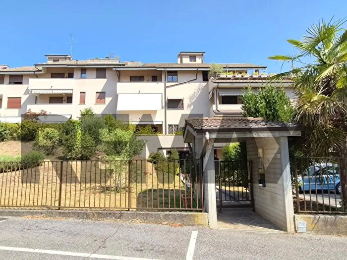 Appartamento trilocale in vendita in Via alla Cava, Lesmo